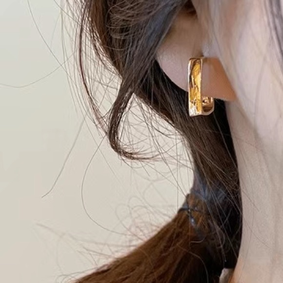 🎁4 for $50🎁 Geometric rectangle hoop earrings 14K gold pleated minimalist - Picture 3 of 4